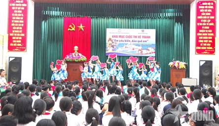 Flotilla 202 helps inspire students’ love for Vietnam’s sea and islands